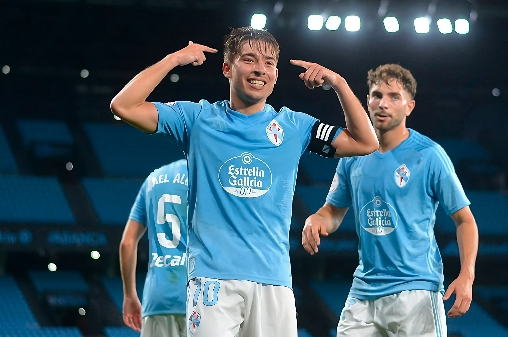  Raúl Blanco Juncal, primo de Iago Aspas, celebra su gol con el filial.