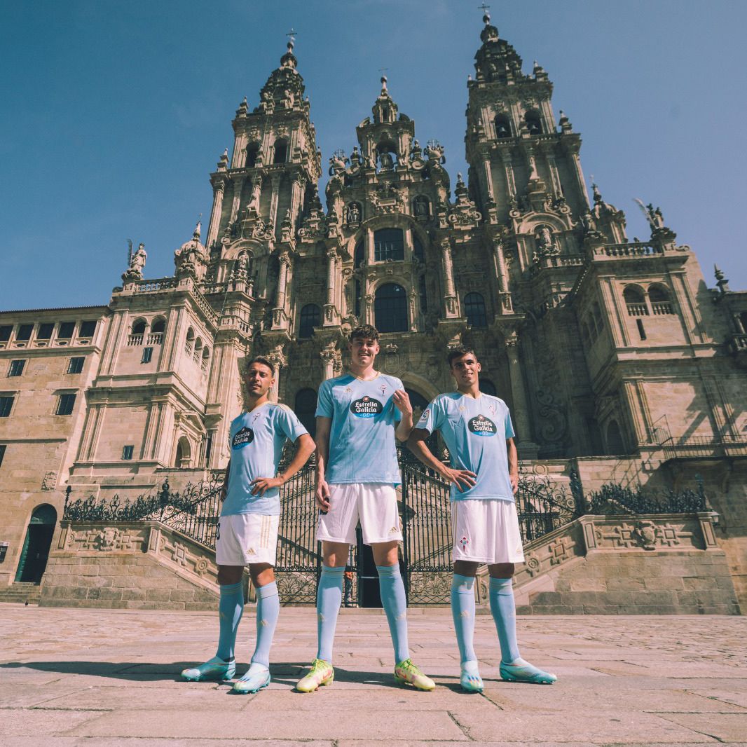  Kevin Vázquez, Larsen y Veiga en la Catedral de Santiago.