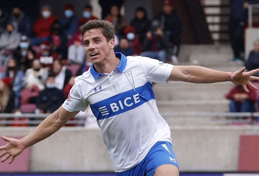  Clemente Montes celebra un gol.