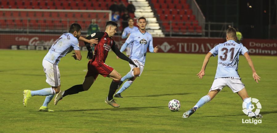  Fontán y Araujo defienden un ataque del Mirandés.