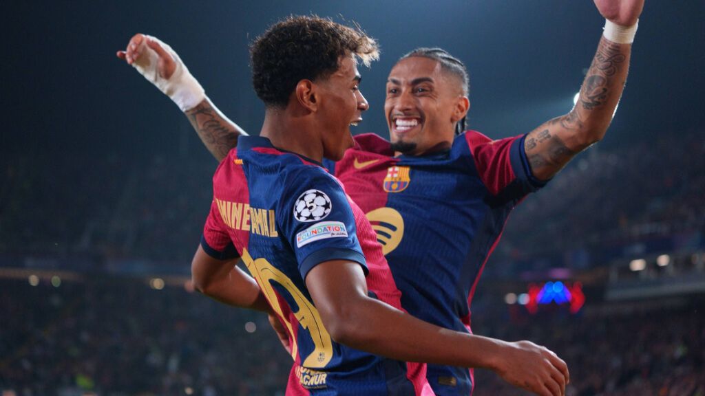  Lamine Yamal y Raphinha celebrando un gol contra el Borussia Dortmund (Cordon Press)