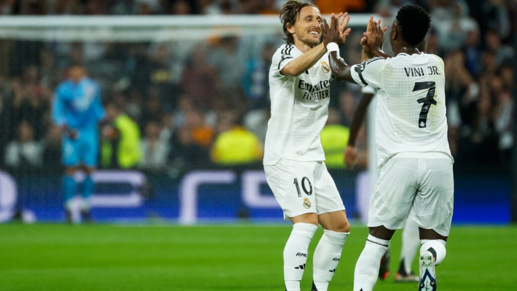  Modric y Vinicius celebran el gol del empate