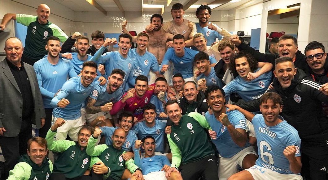  El vestuario celebra la clasificación.