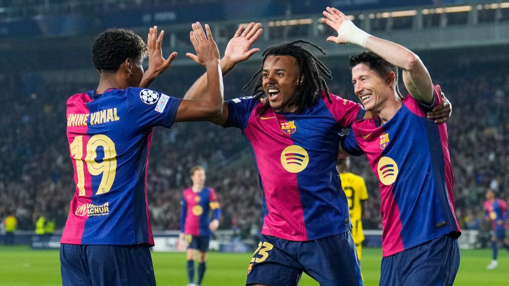 El FC Barcelona celebra el gol de Lewandowski (EFE)