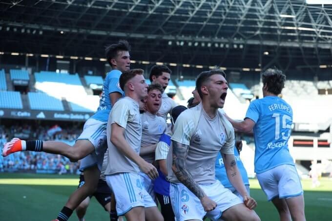 Los jugadores del Fortuna celebran el gol de Pablo Duran.