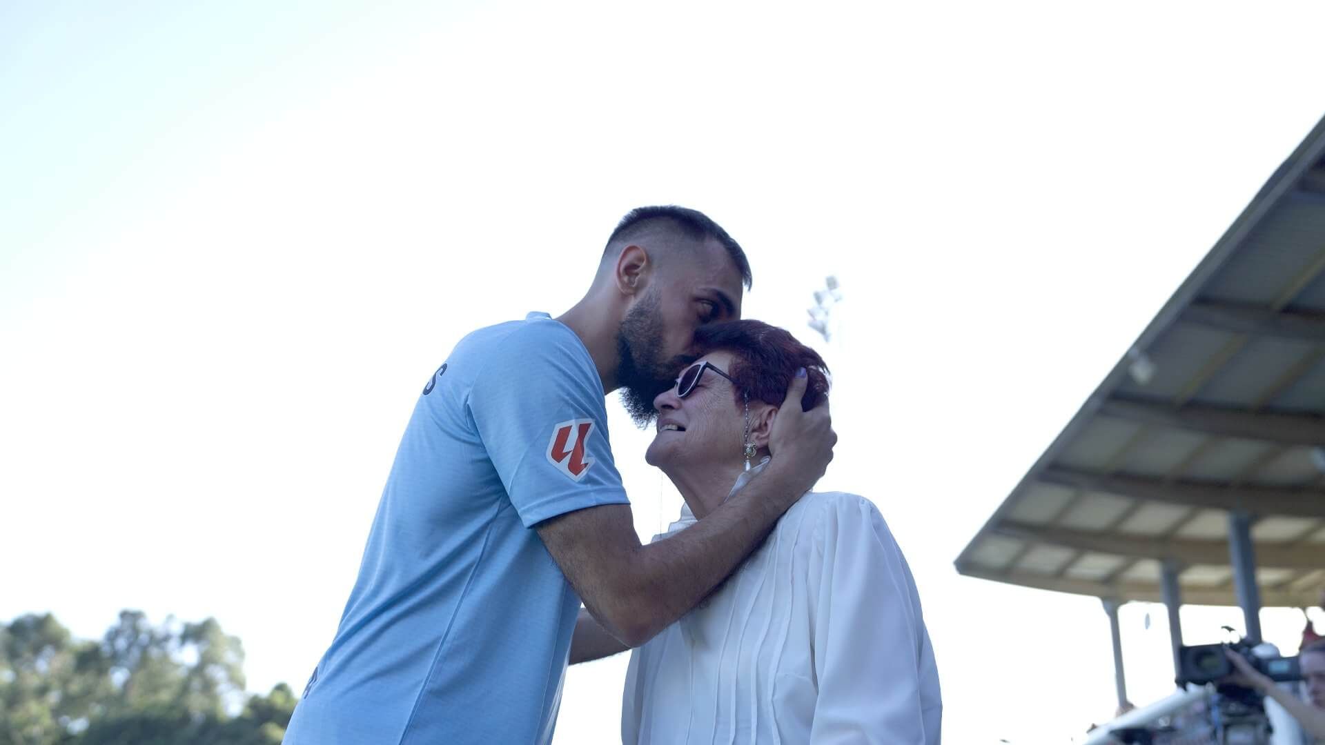  Borja Iglesias con su abuela Teresa.