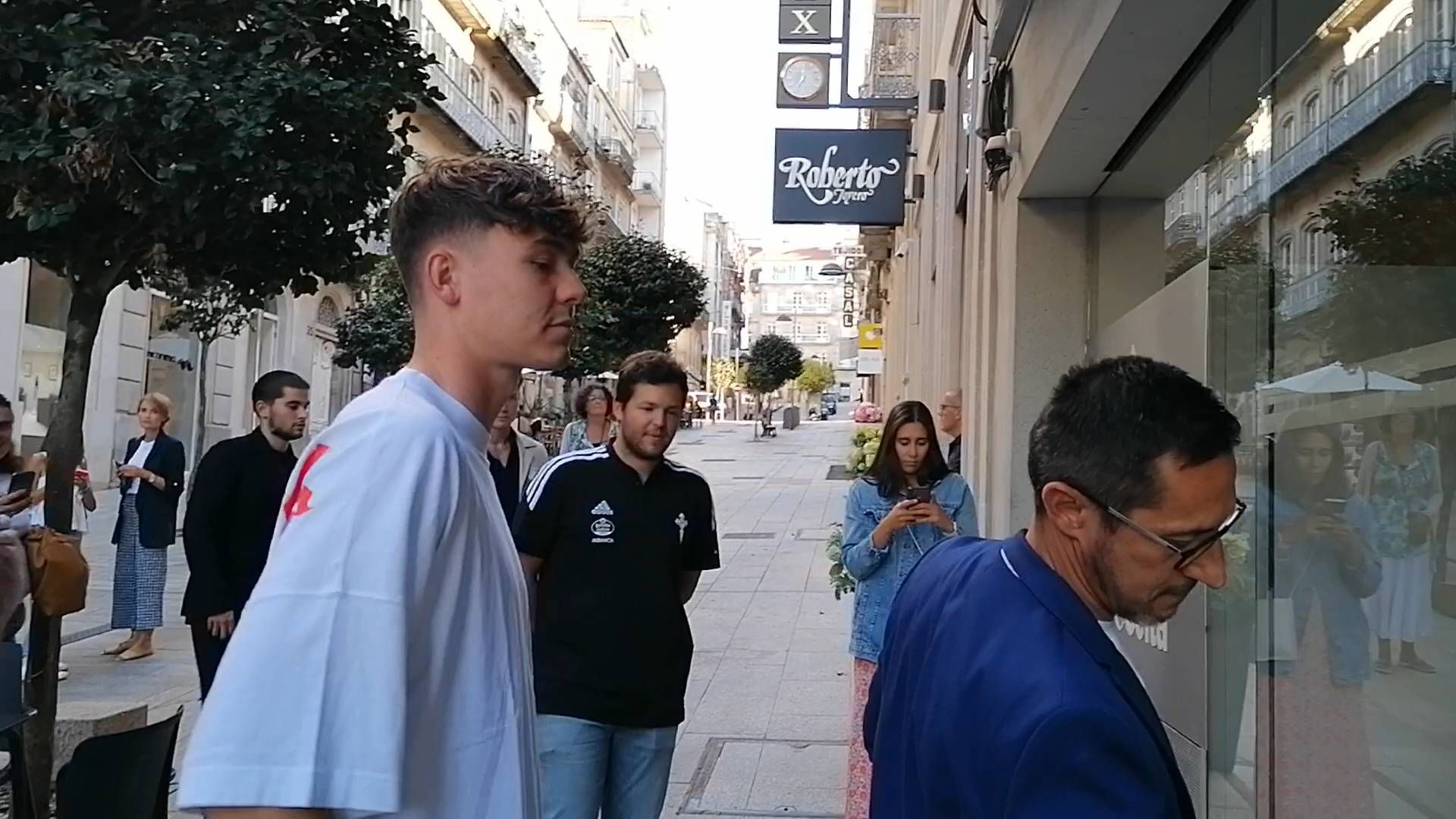  Jörgen Strand Larsen de camino a pasar el reconocimiento médico