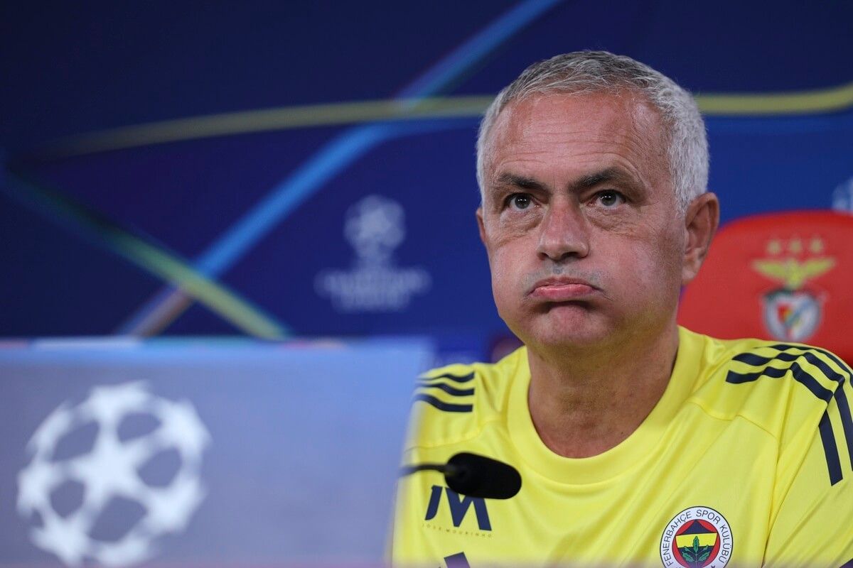 José Mourinho, en rueda de prensa con el Fenerbahce (Foto: EFE).