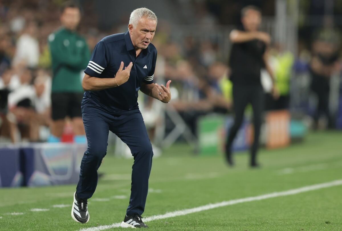  José Mourinho, durante el Fenerbahce-Benfica.