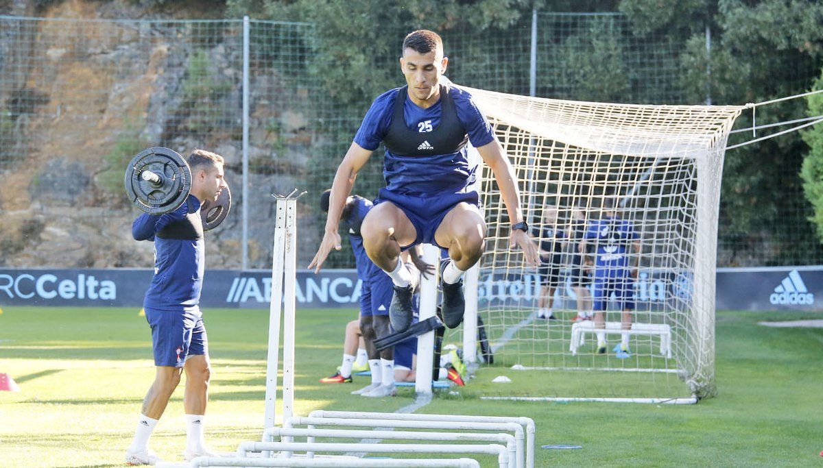  Júnior Alonso, durante un entrenamiento del Celta en A Madroa.