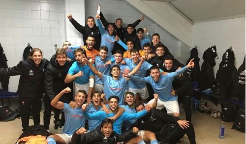  El Juvenil celebrando su victoria ante el Deportivo.