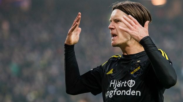  Kristoffer Olsson con la camiseta del AIK Solna.