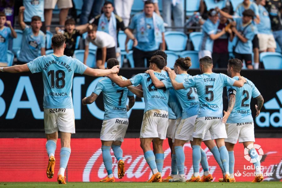 Los jugadores del Celta celebran el gol de Carles Pérez al Girona.