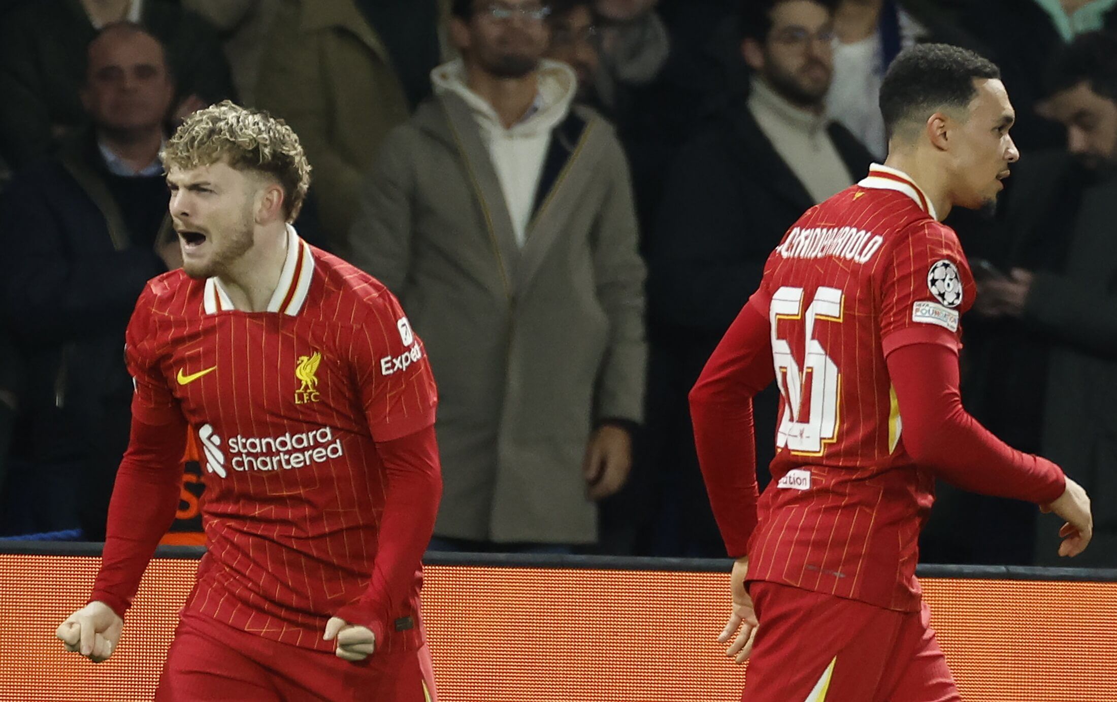  Los jugadores del Liverpool celebran el gol al PSG.