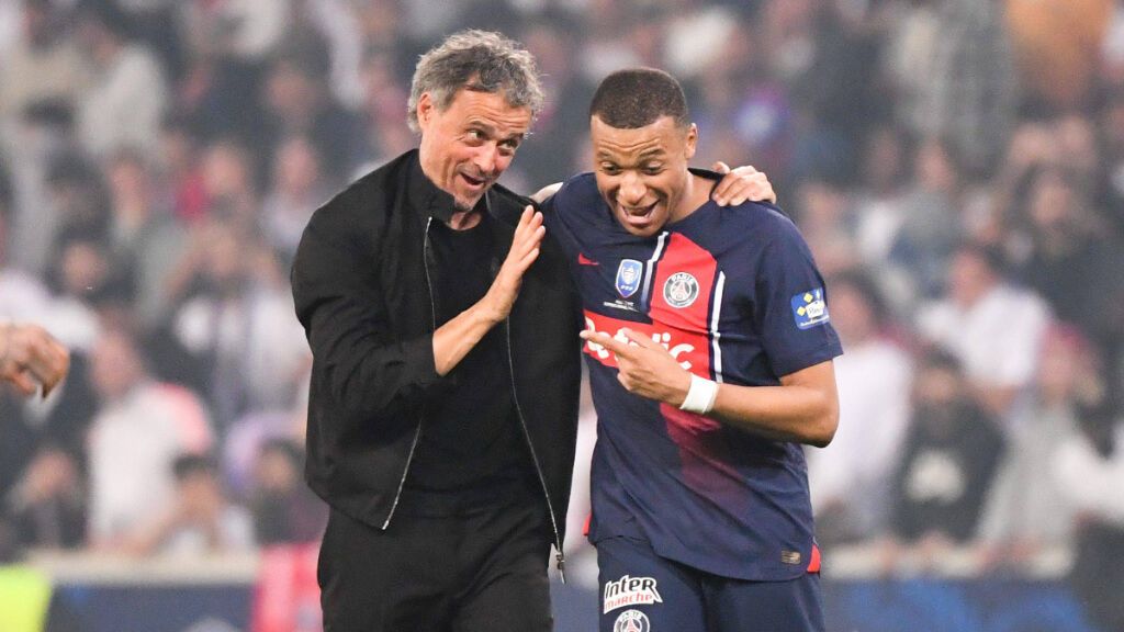  Luis Enrique y Kylian Mbappé (Fuente: Cordon Press)