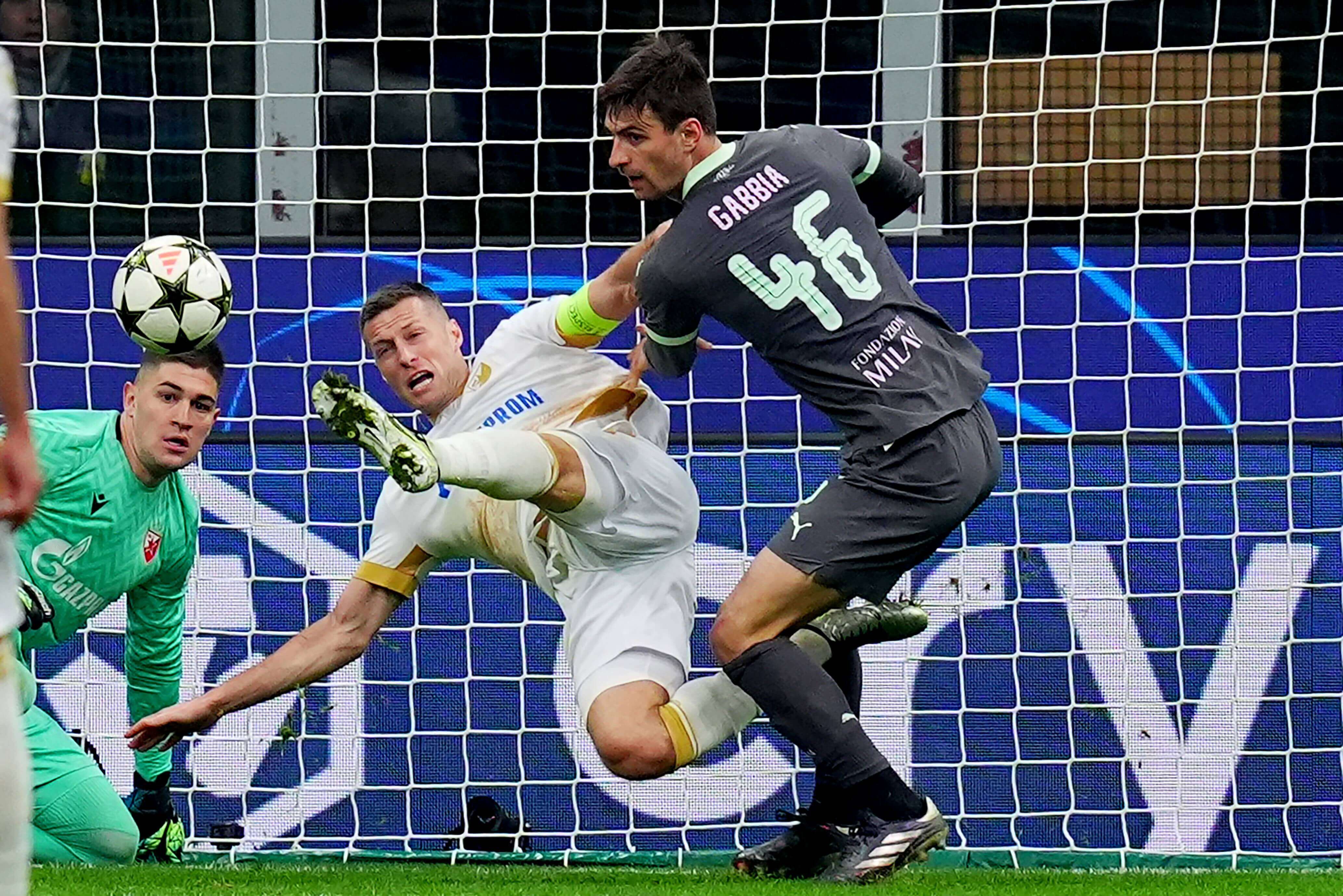 La falta de Matteo Gabia a Spajic reclamada por el Estrella Roja.