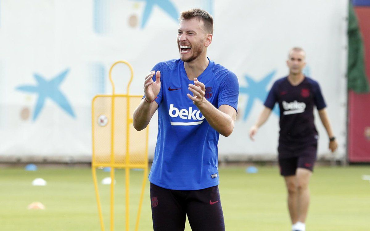  Neto, durante un entrenamiento del FC Barcelona.