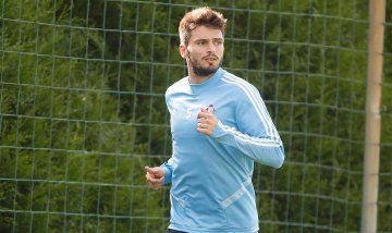  Okay Yokuslu en A Madroa.