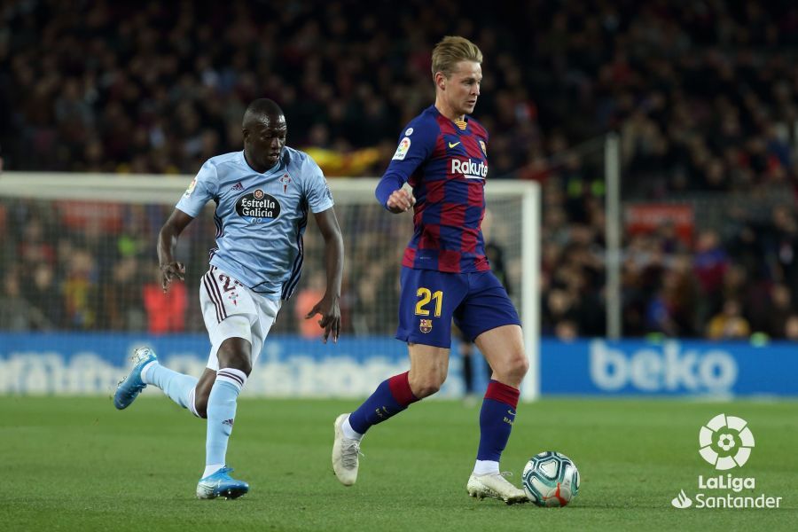 Pape presionando a De Jong.