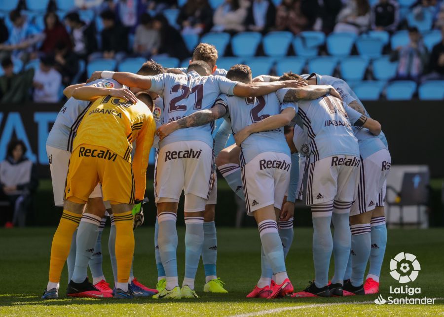  Piña de los jugadores del Celta antes del partido ante el Leganés.