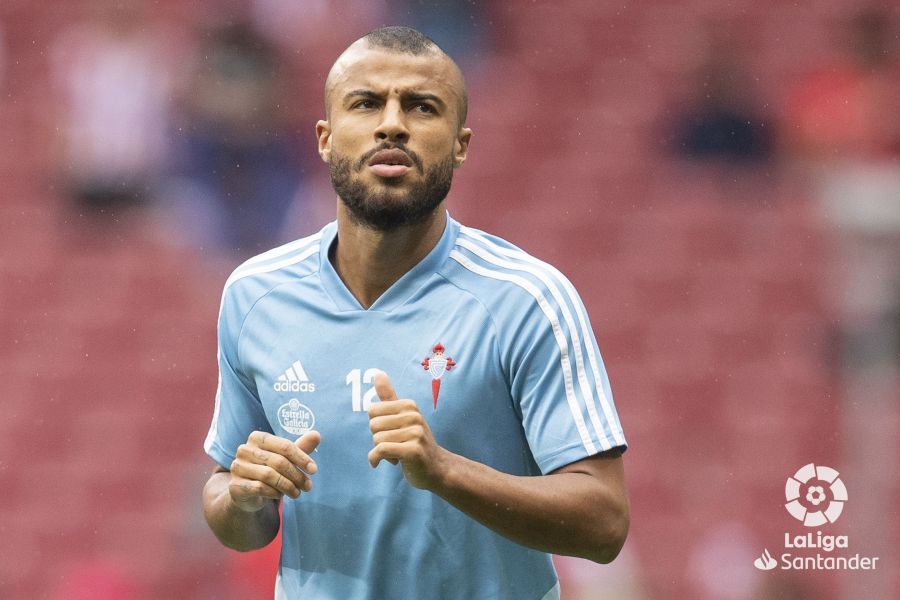  Rafinha calienta antes del duelo en el Wanda Metropolitano.