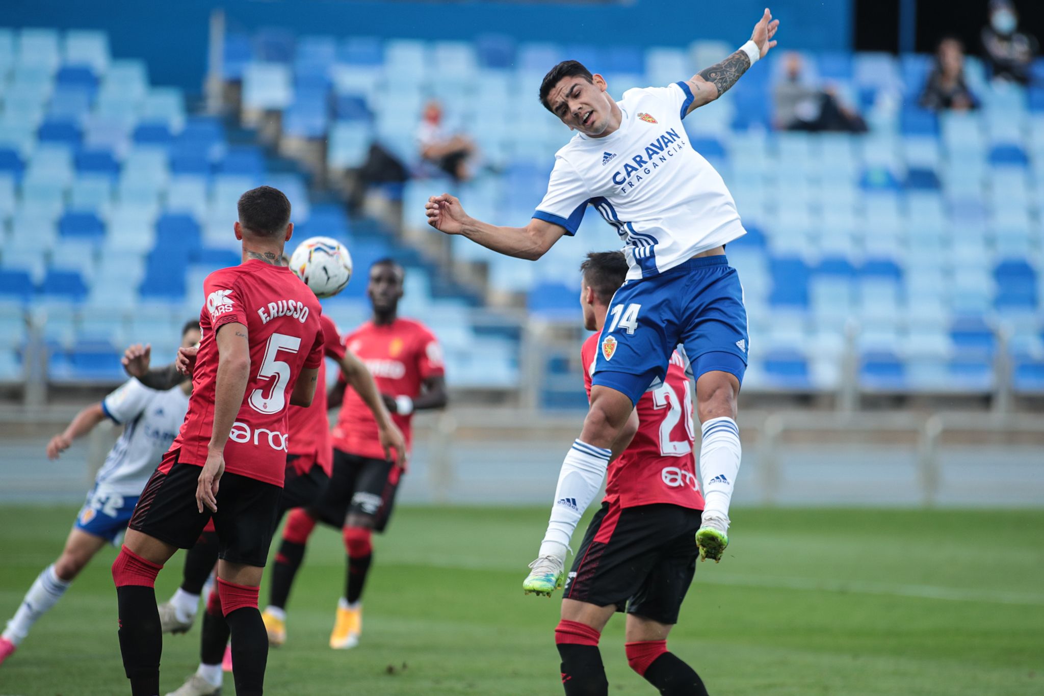  Toro Fernández dispara de cabeza ante el Mallorca.