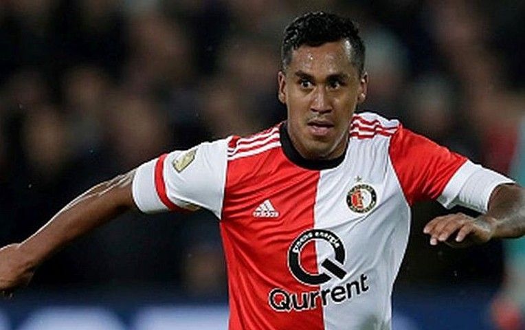 Renato Tapia en su etapa en el Feyenoord.