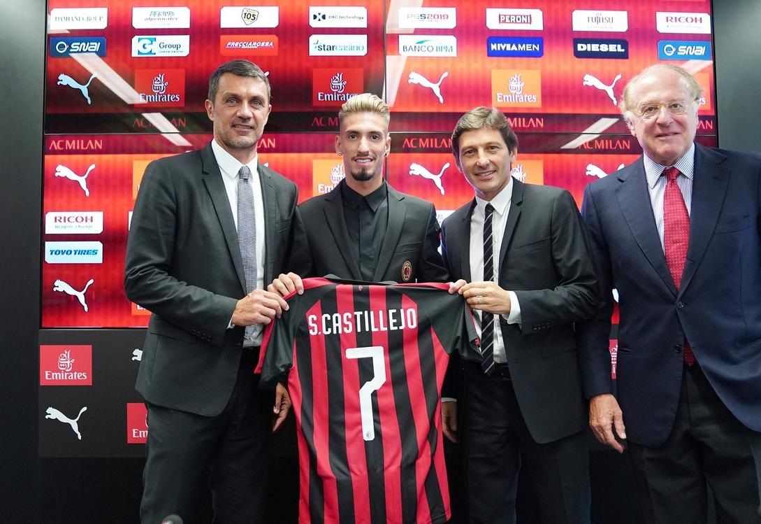  Samu Castillejo, en su presentación como nuevo fichaje del Milan.