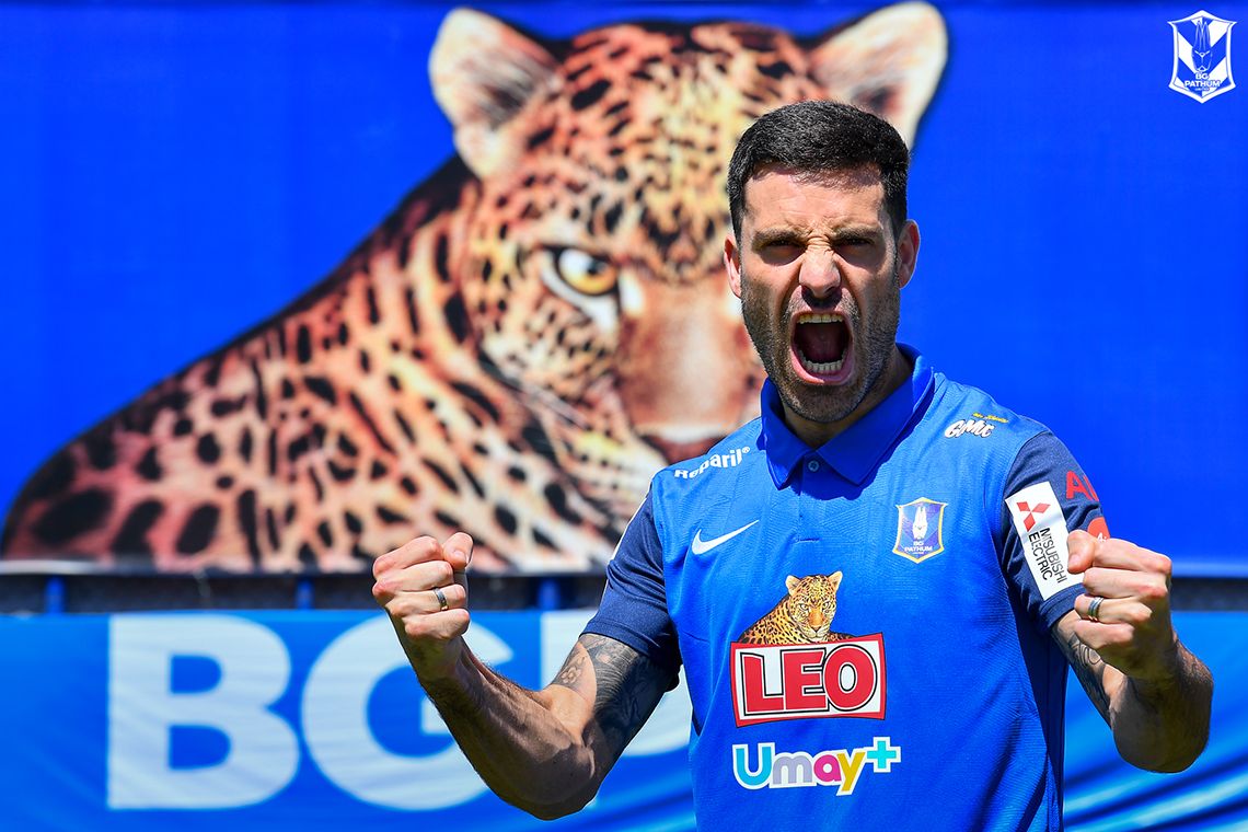  Túñez presentado como jugador del Pathum United.