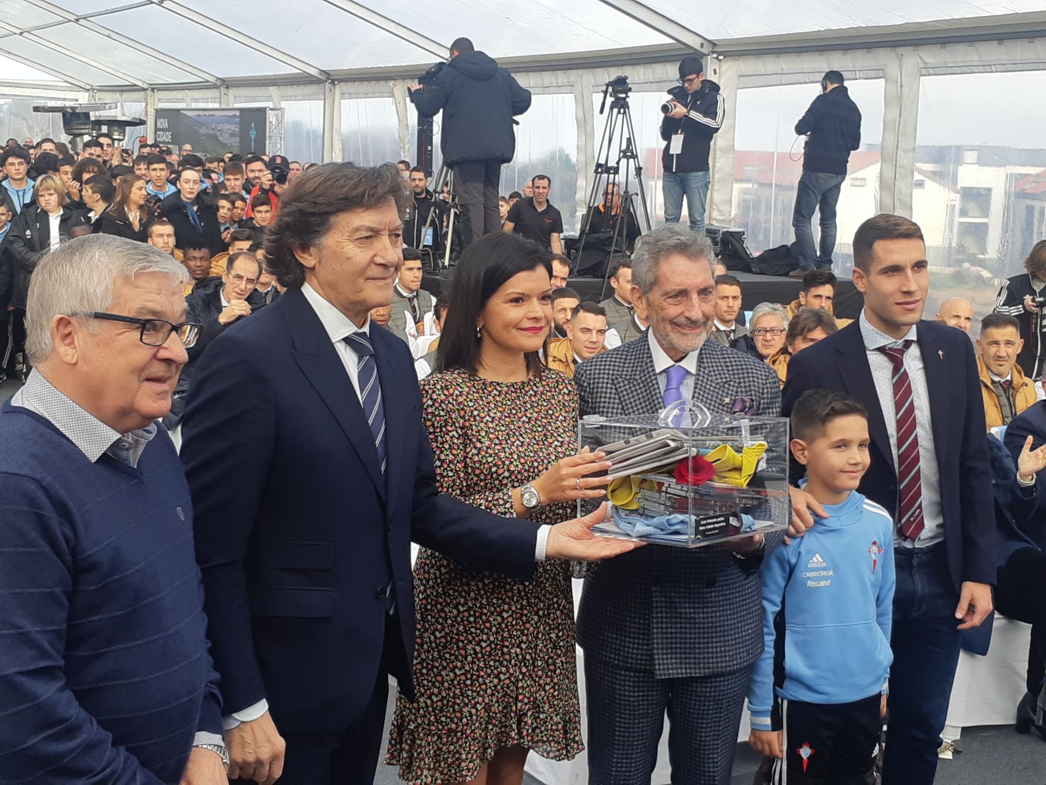  Mallo, Mouriño y Lete Lasa y Arévalo, con la urna colocada bajo la primera piedra de la Ciudad Deportiva del Celta.