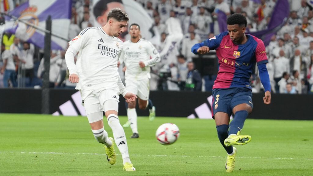 Fede Valverde y Alejandro Balde en el Real Madrid - Barcelona (Fuente: Cordon Press)
