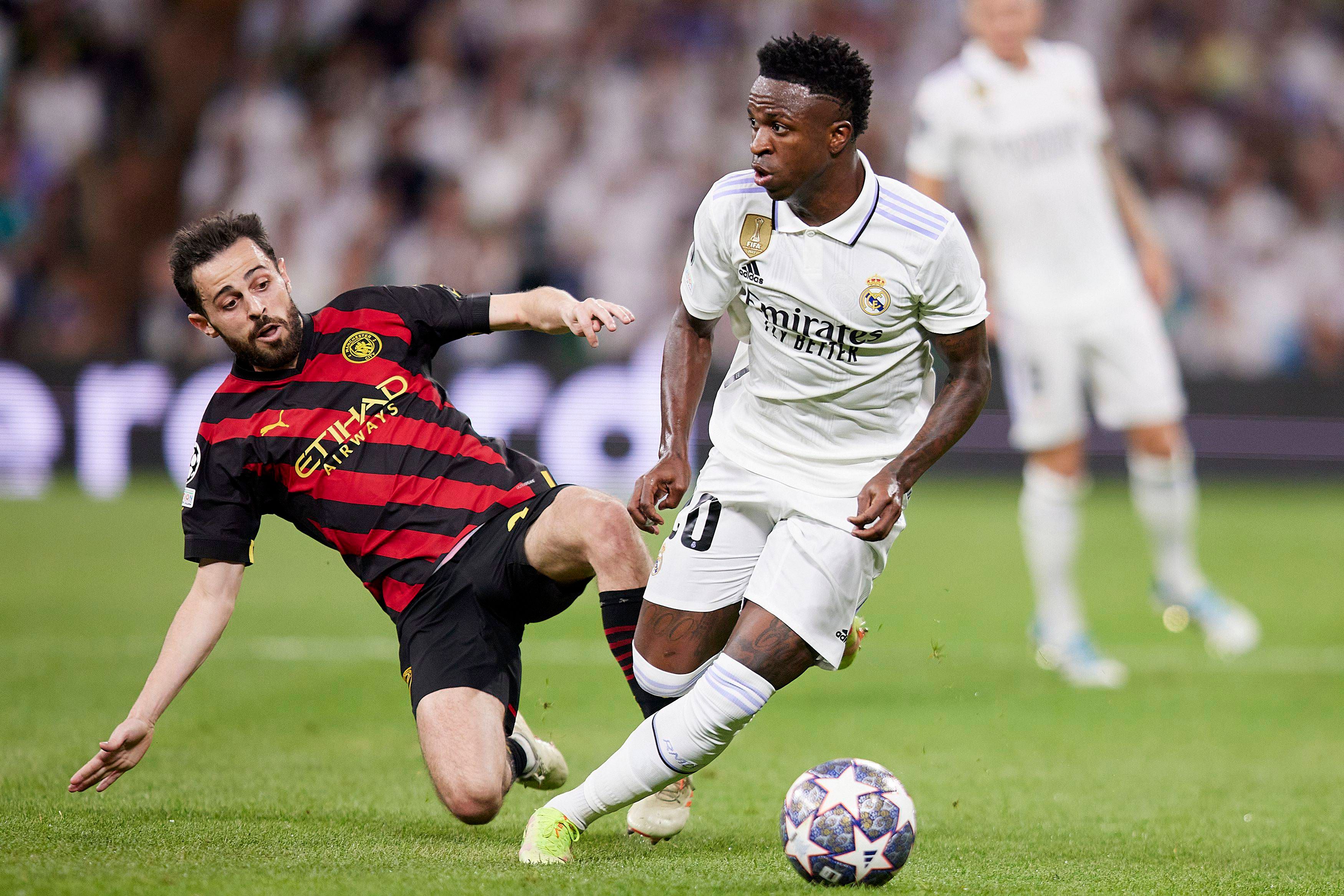  Vinícius contra Bernardo Silva.