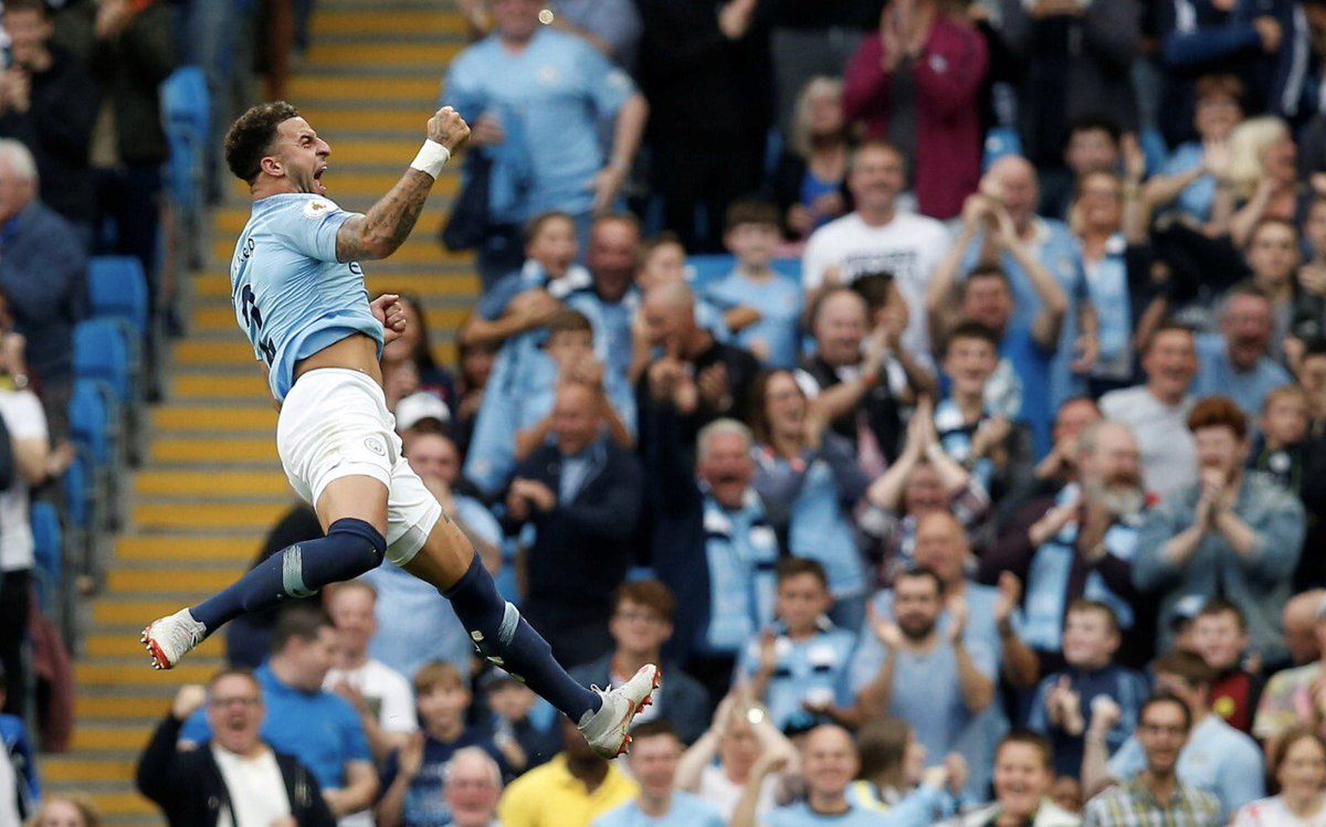  Walker celebra un gol en el Manchester City-Newcastle de Premier League.
