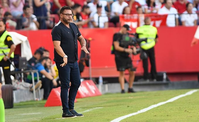 Antonio Mohamed, durante el Sevilla-Celta.