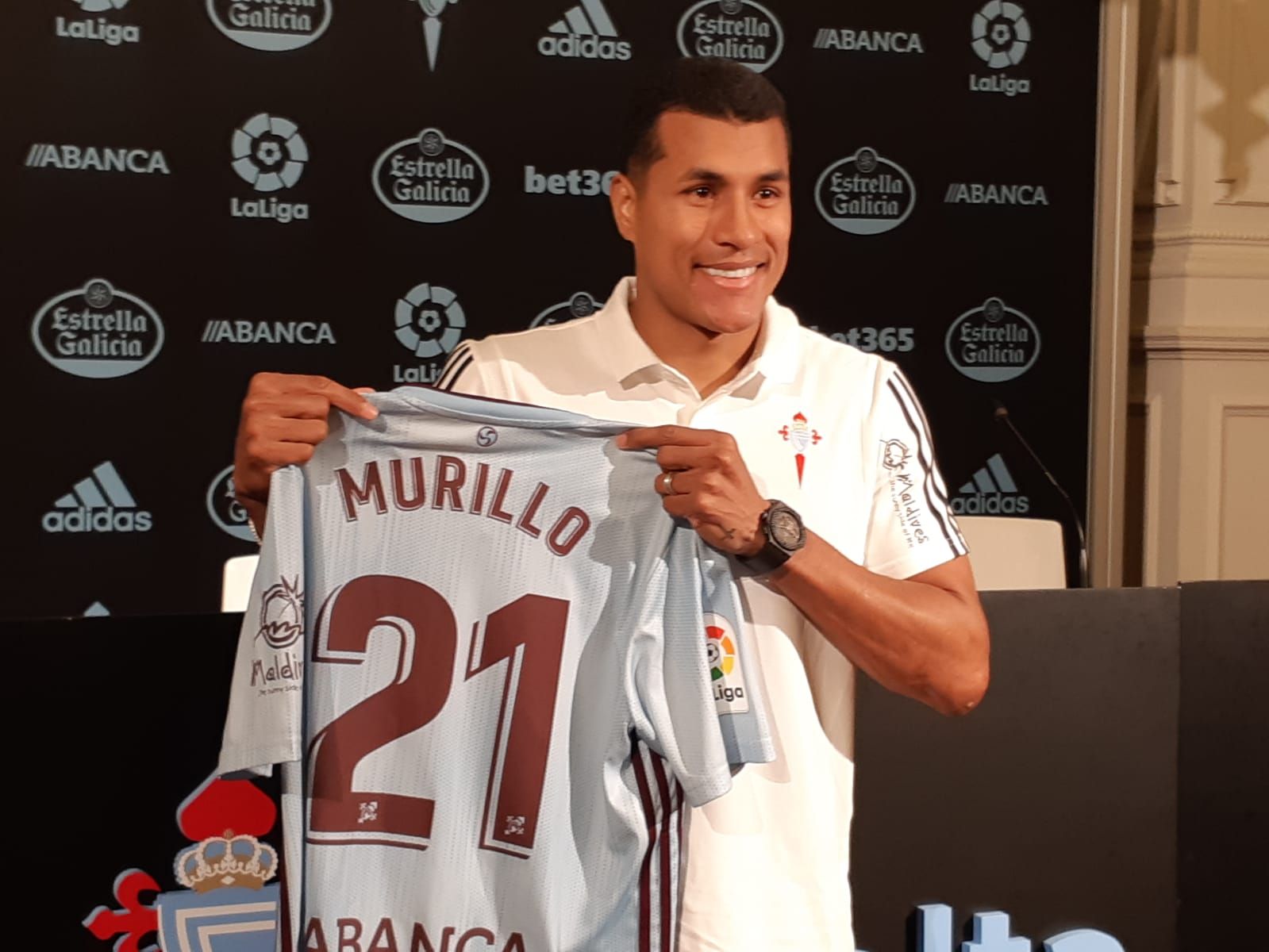 Jeison Murillo posa como nuevo jugador del Celta.