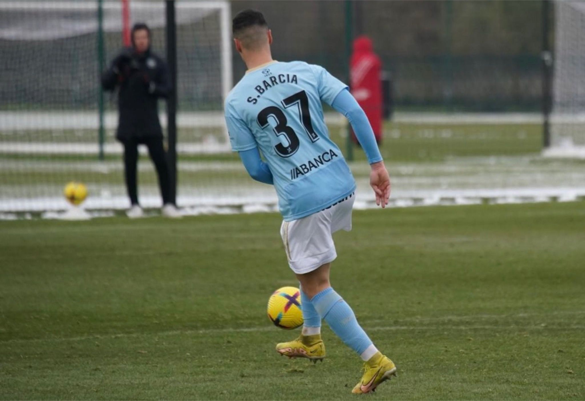  Sergio Barcia debuta ante el Brentford.