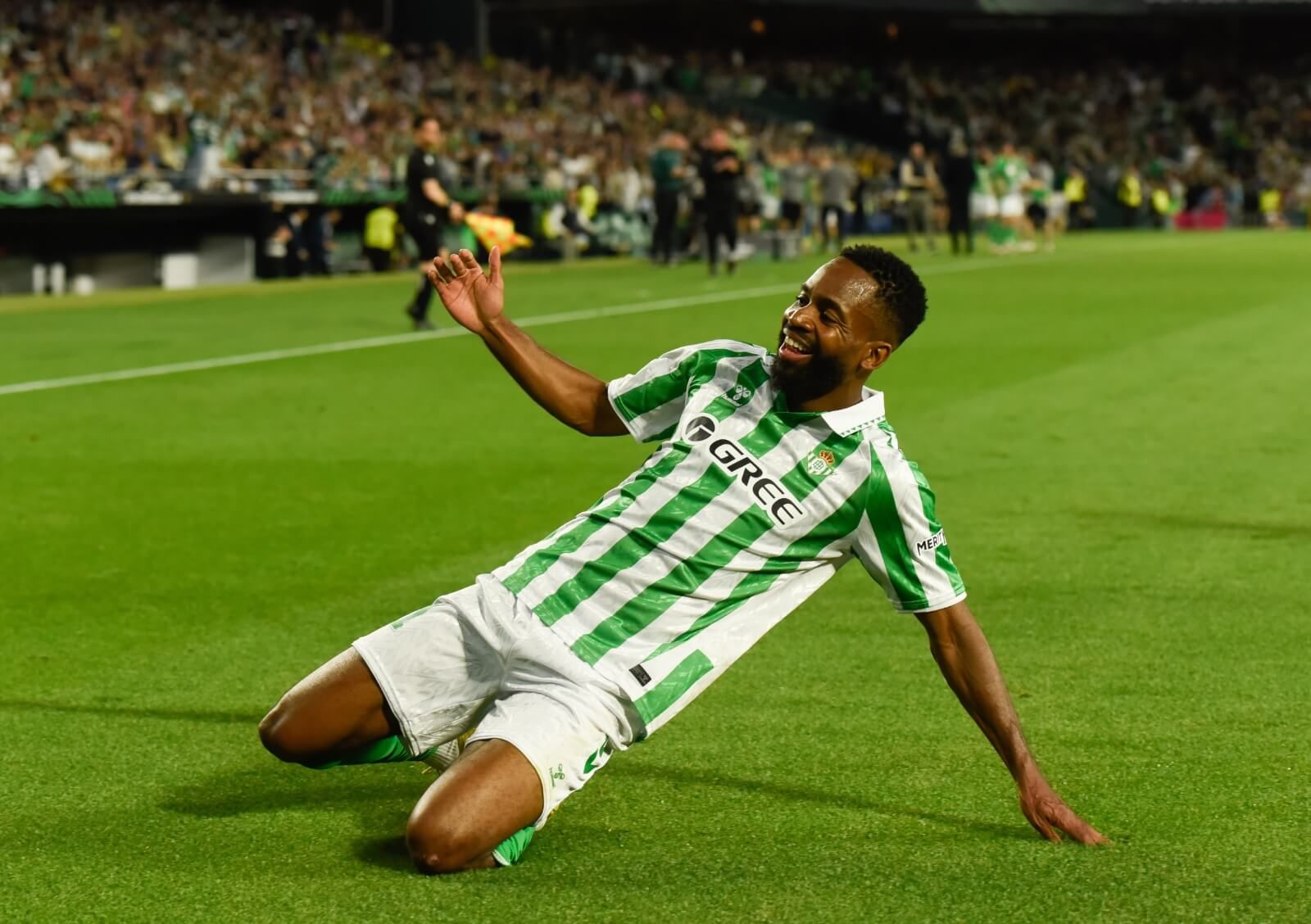 Cédric Bakambu celebra su gol al Jagiellonia (Foto: Kiko Hurtado)