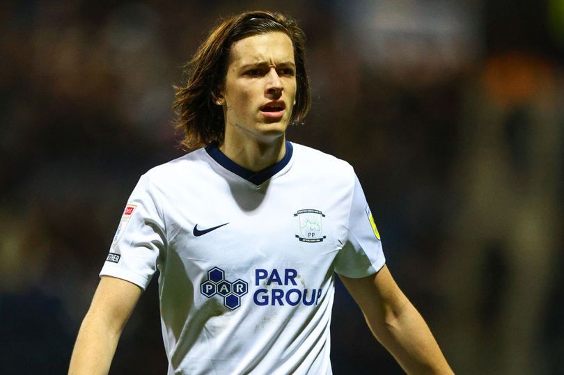 Álvaro Fernández Carreras con el Preston