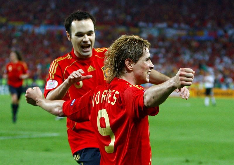  Fernando Torres e Iniesta celebrando el tanto ante Alemania.