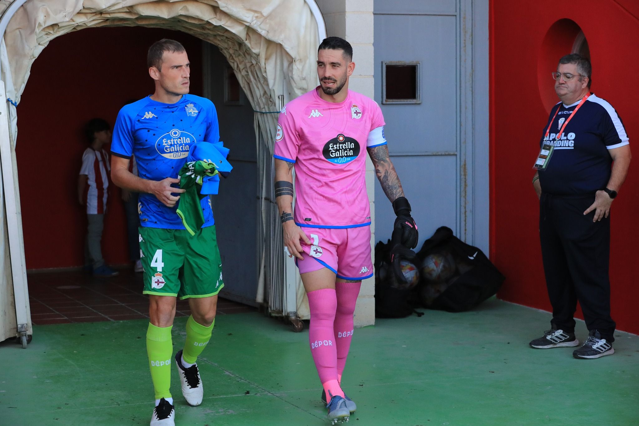 Ian Mackay y Álex Bergantiños antes del partido ante el Algeciras