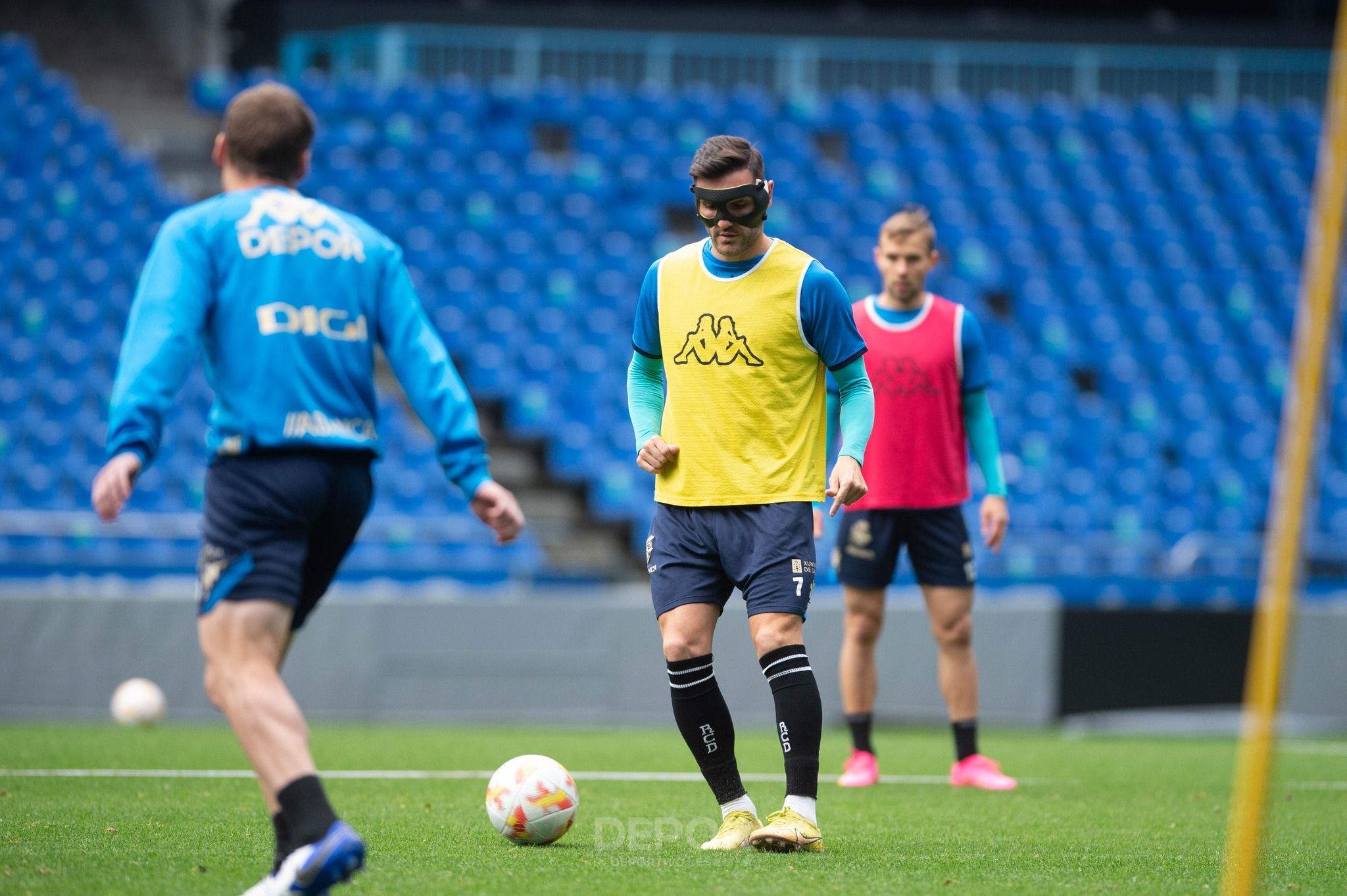  Lucas Pérez entrenando con máscara