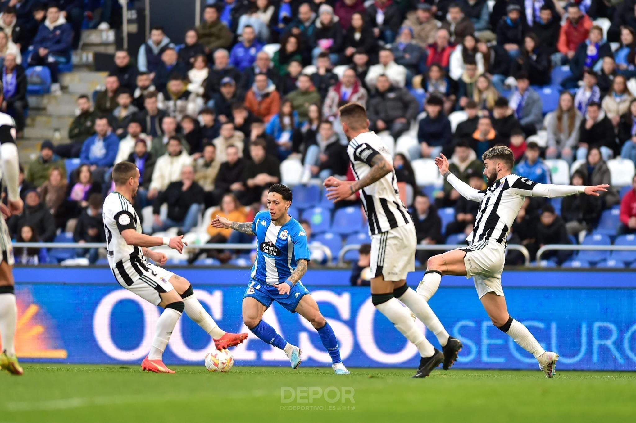 Kike Saverio, con el Deportivo ante el Badajoz