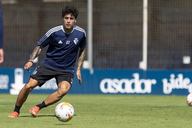 Kike Saverio en un entrenamiento con el CA Osasuna