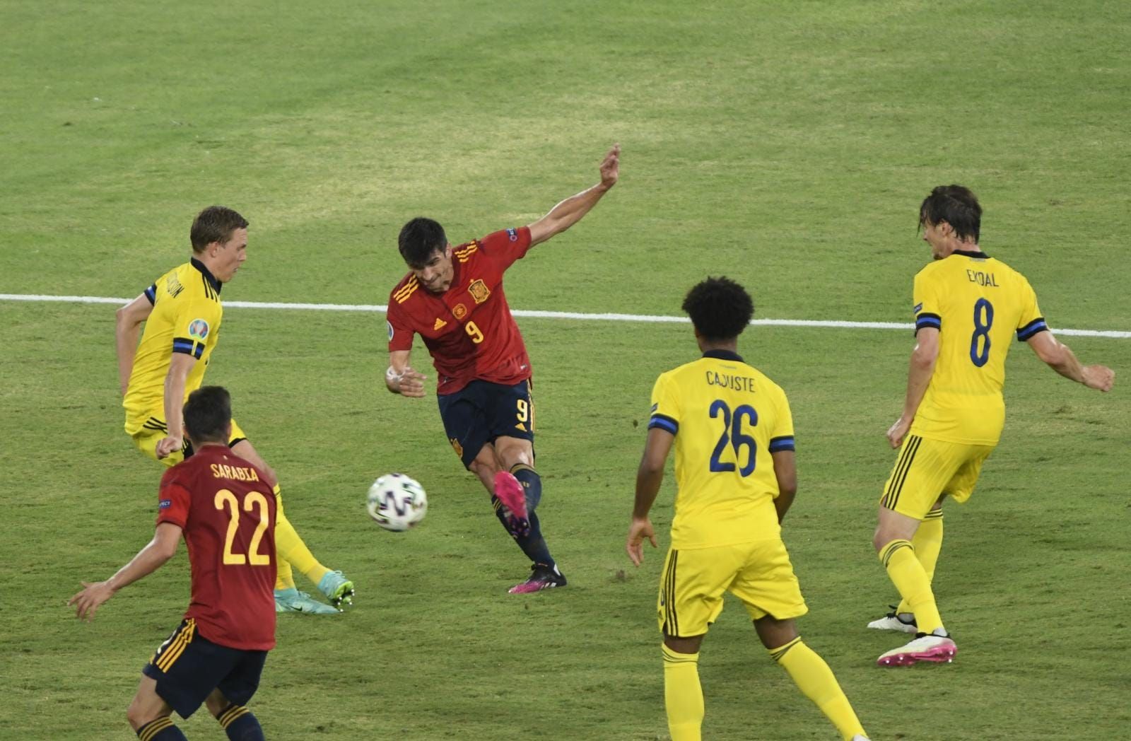  Gerard Moreno, durante el España-Suecia.