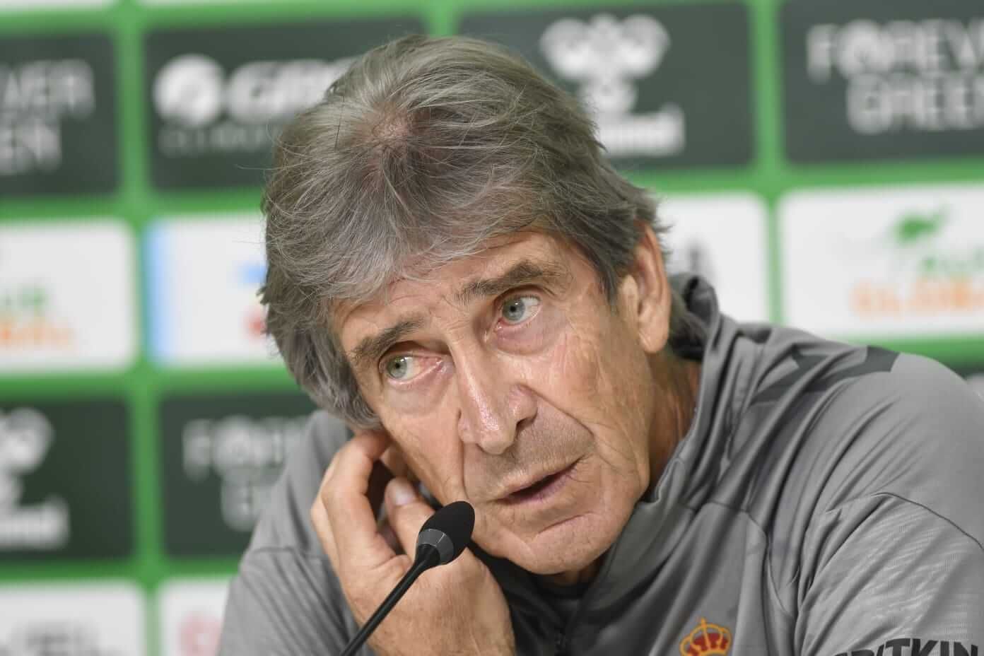  Manuel Pellegrini durante la rueda de prensa (foto: Kiko Hurtado).