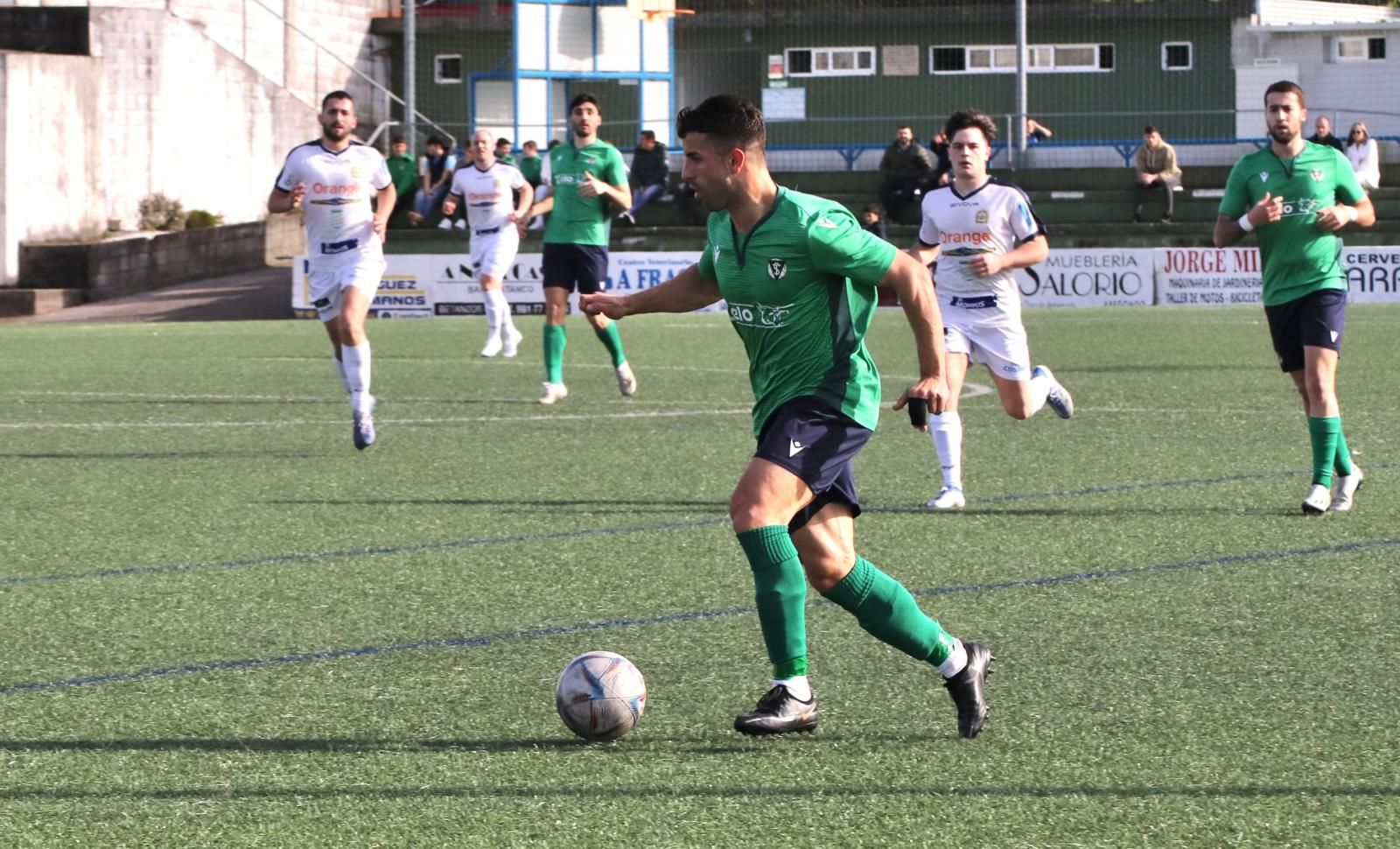  Denis Pérez, jugador del San Tirso