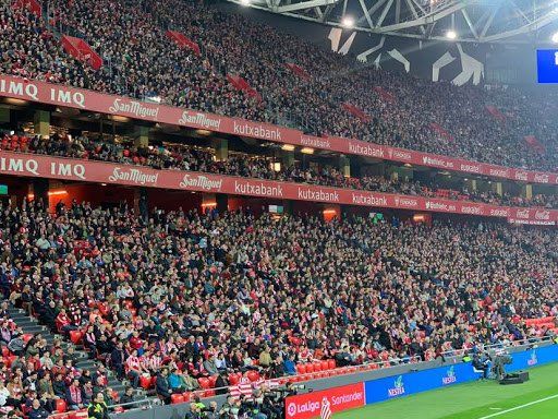  En el derbi ante el Eibar las gradas lucieron un gran aspecto en San Mamés.