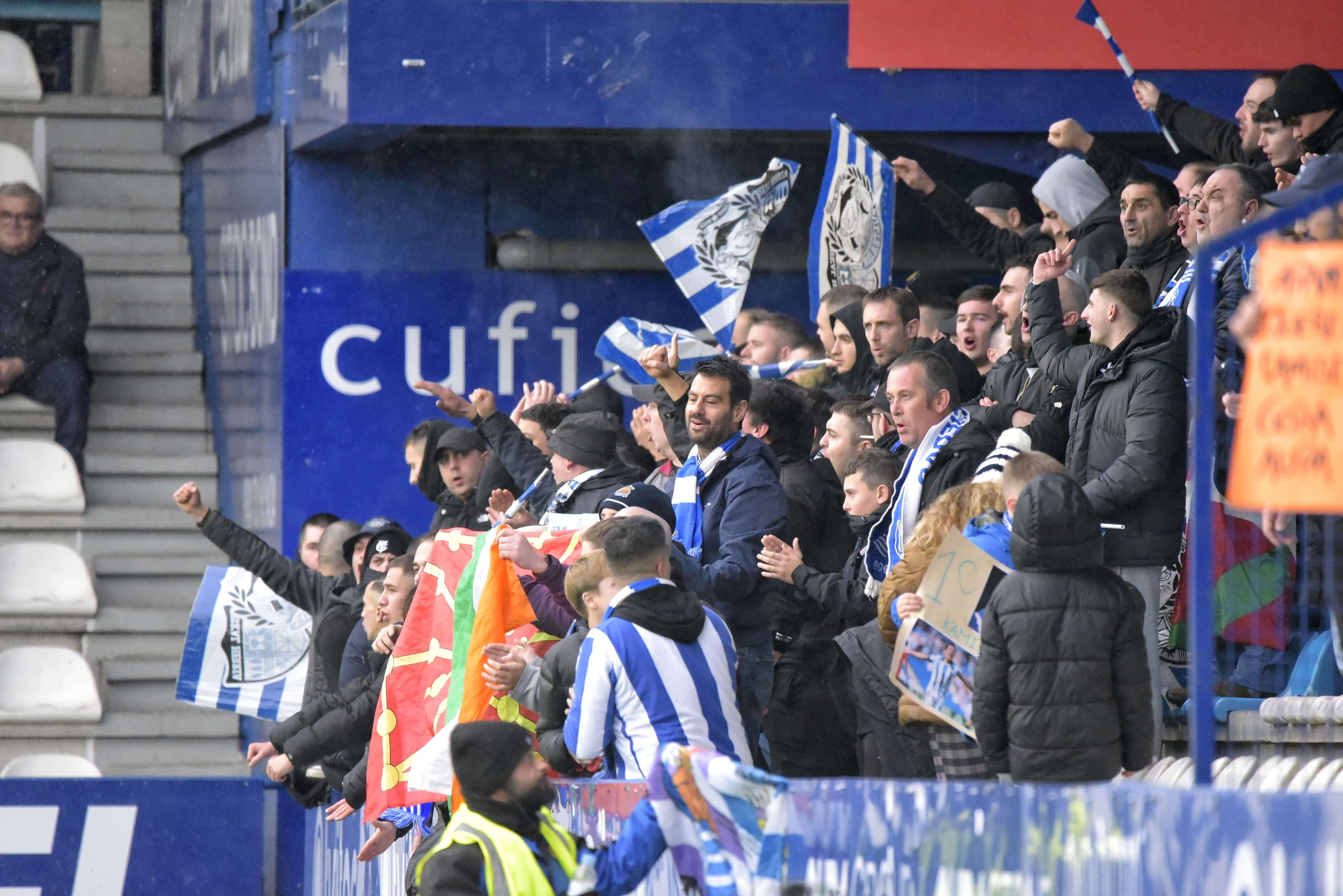  Aficionados de la Real Sociedad en El Toralín.
