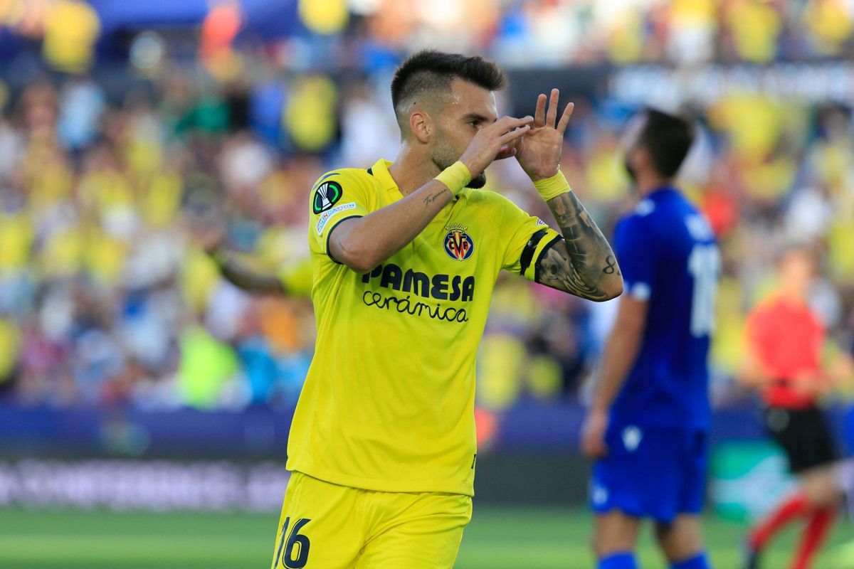  Álex Baena celebra su gol en el Villarreal-Lech Poznan.