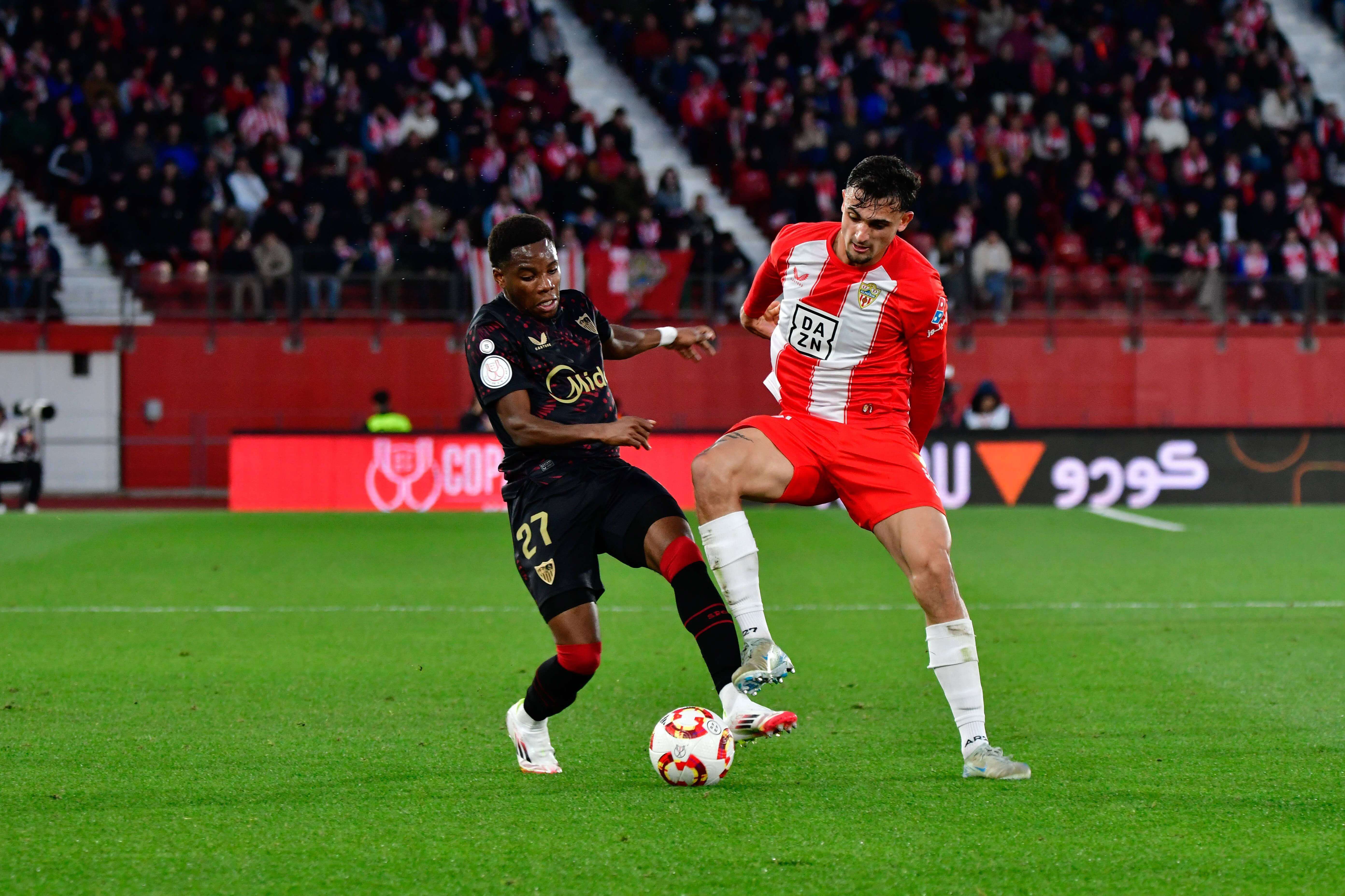  Idumbo Muzambo, en el Almería-Sevilla.